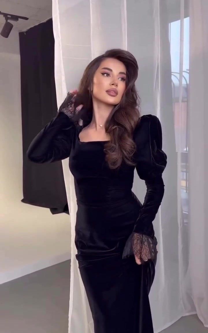 Maxi Velvet Dress with Lace Decoration - ILIN