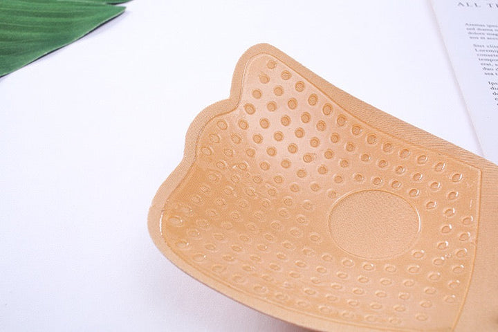 Adhesive strapless bra for securing the breasts