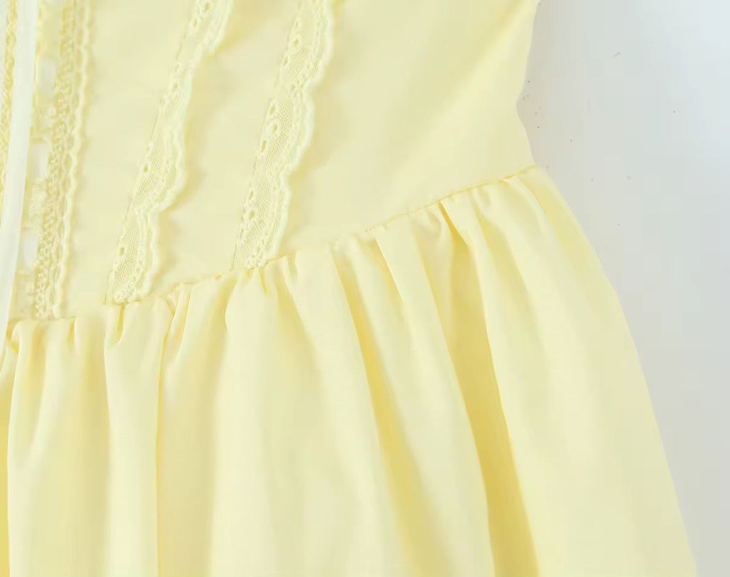 שמלת מיני בגזרת A קשירה בגב להצמדה במותן סטייל כפרי - Reya