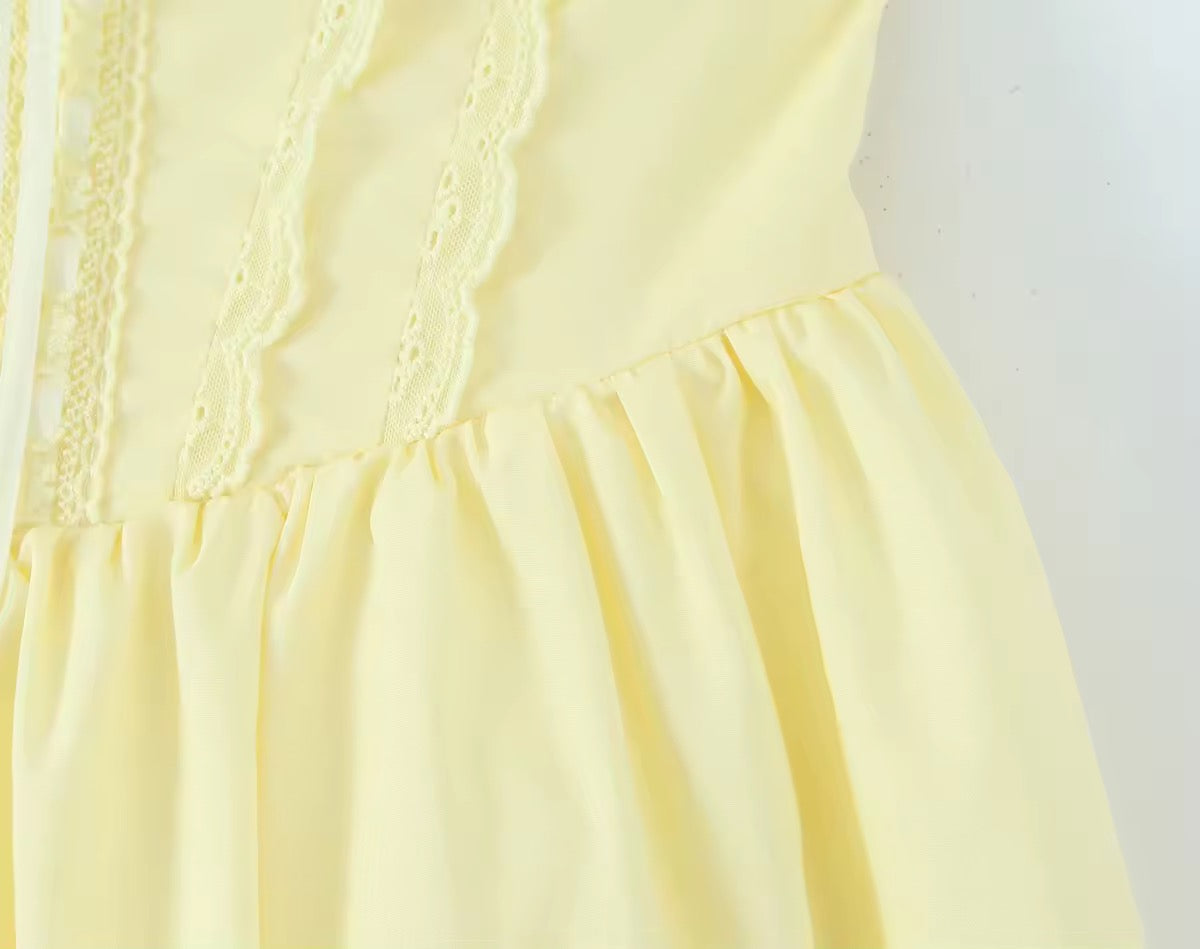 שמלת מיני בגזרת A קשירה בגב להצמדה במותן סטייל כפרי - Reya