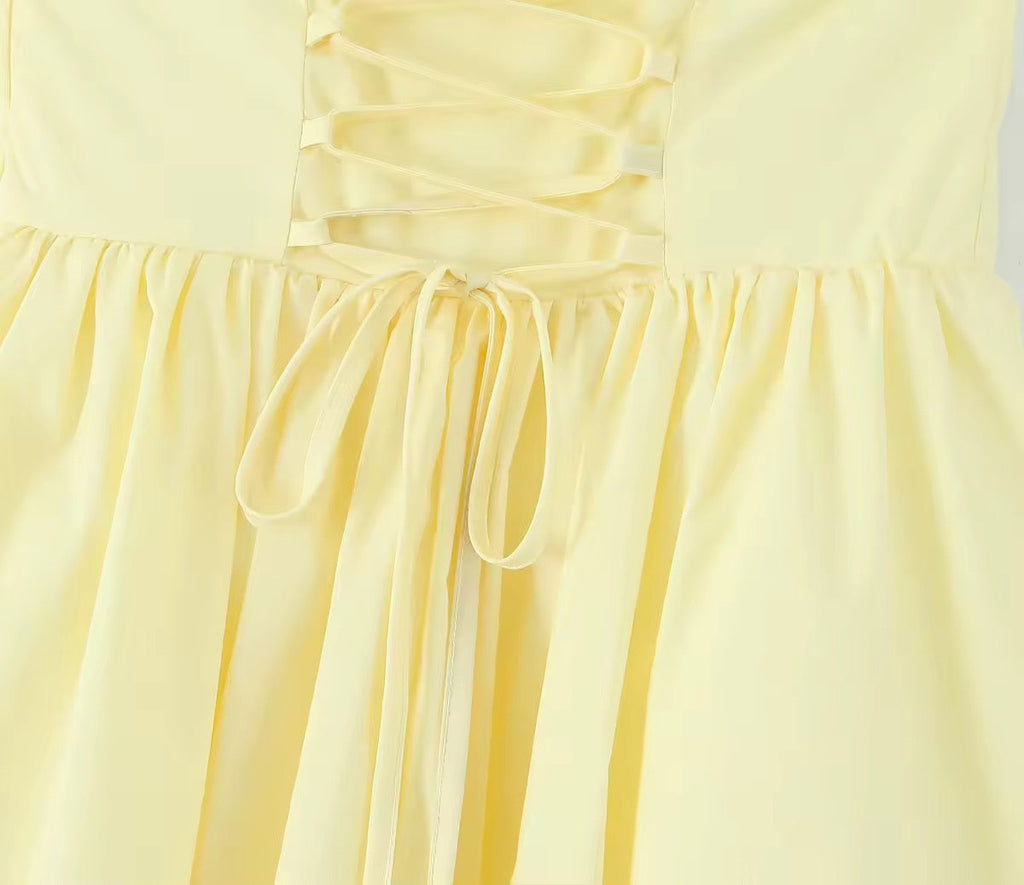 שמלת מיני בגזרת A קשירה בגב להצמדה במותן סטייל כפרי - Reya