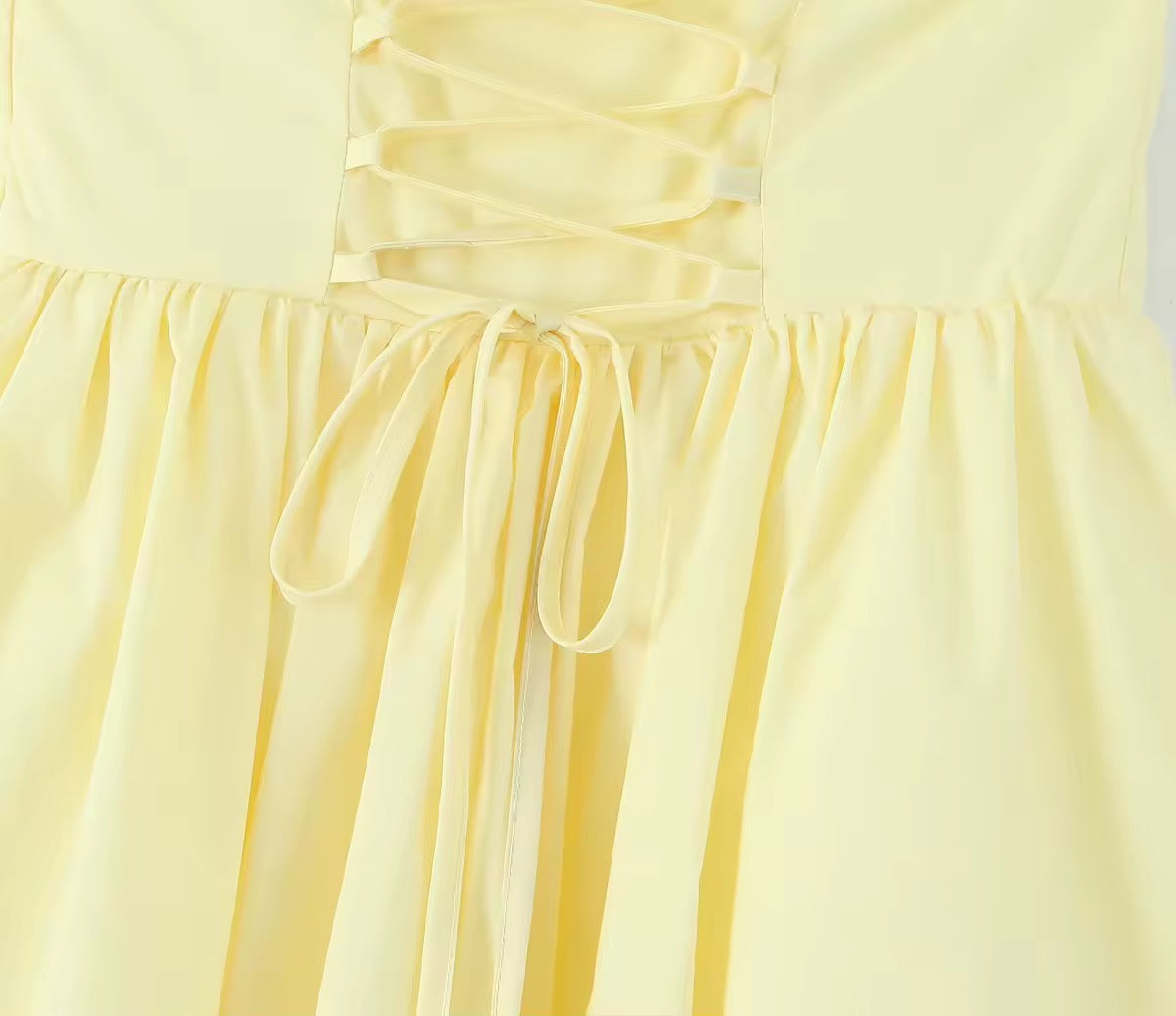 שמלת מיני בגזרת A קשירה בגב להצמדה במותן סטייל כפרי - Reya