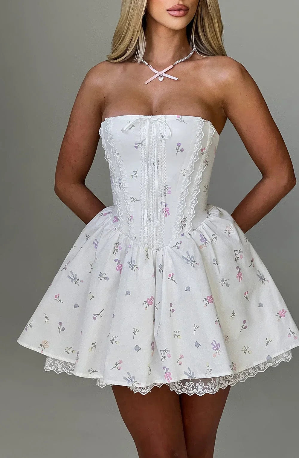 שמלת מיני בגזרת A קשירה בגב להצמדה במותן סטייל כפרי - Reya