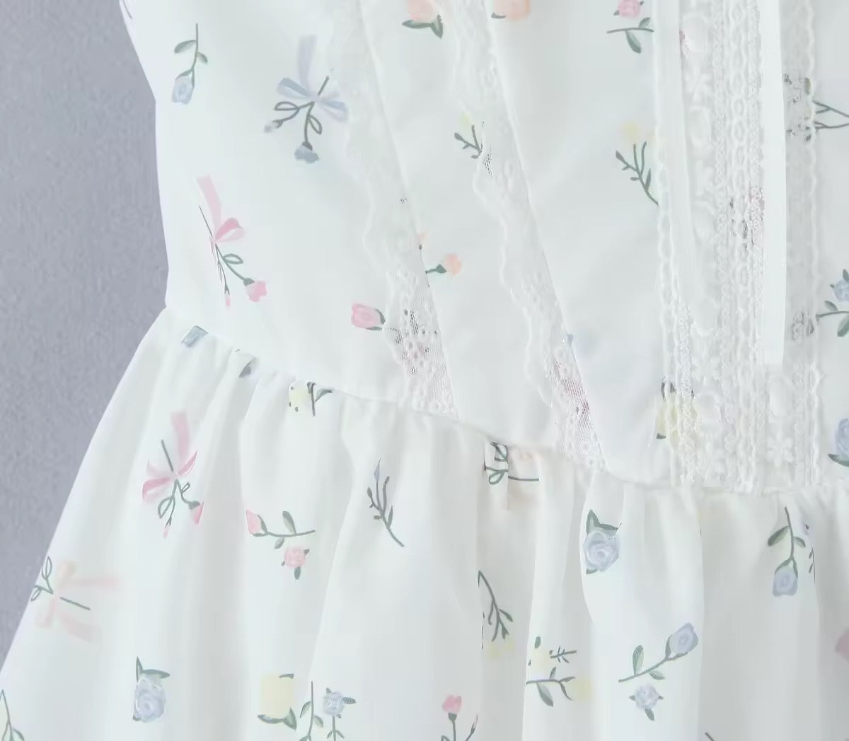 שמלת מיני בגזרת A קשירה בגב להצמדה במותן סטייל כפרי - Reya