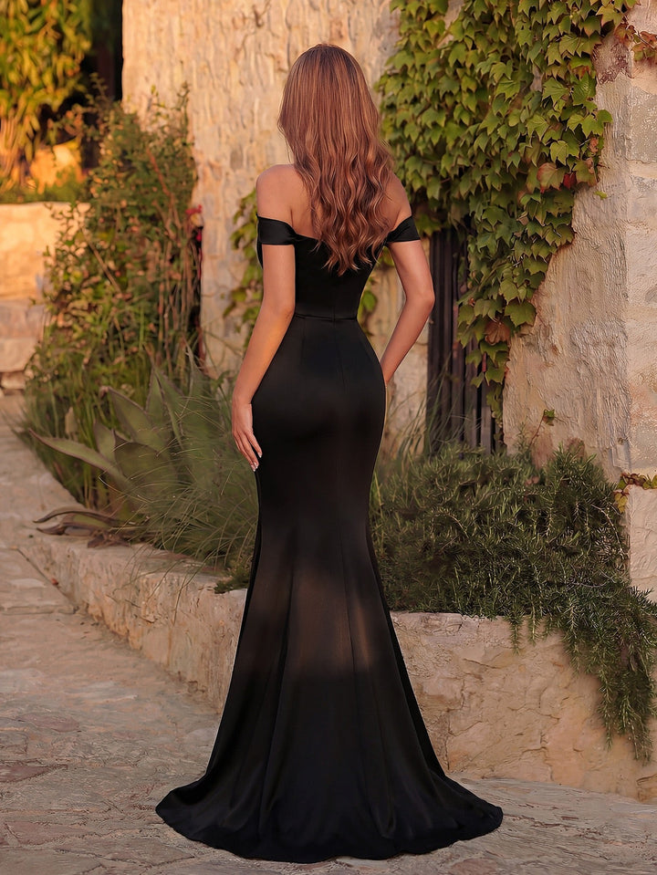 Laia elegant off-the-shoulder maxi dress with a slit