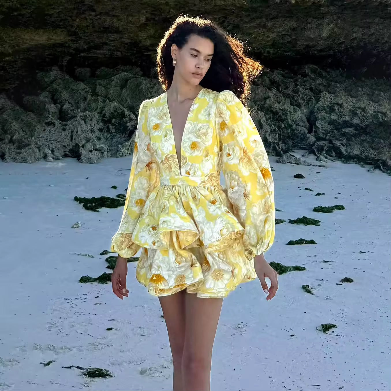 שמלת מיני פרחונית מלמלה בעיצוב מדורג - MIEL