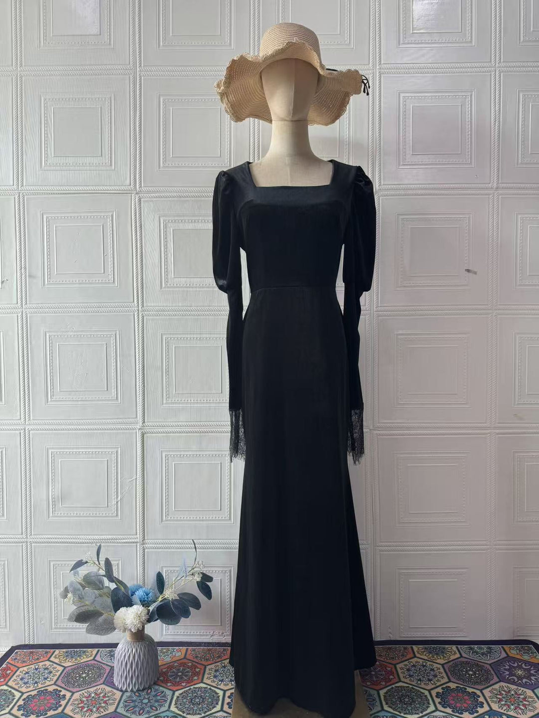 Maxi Velvet Dress with Lace Decoration - ILIN