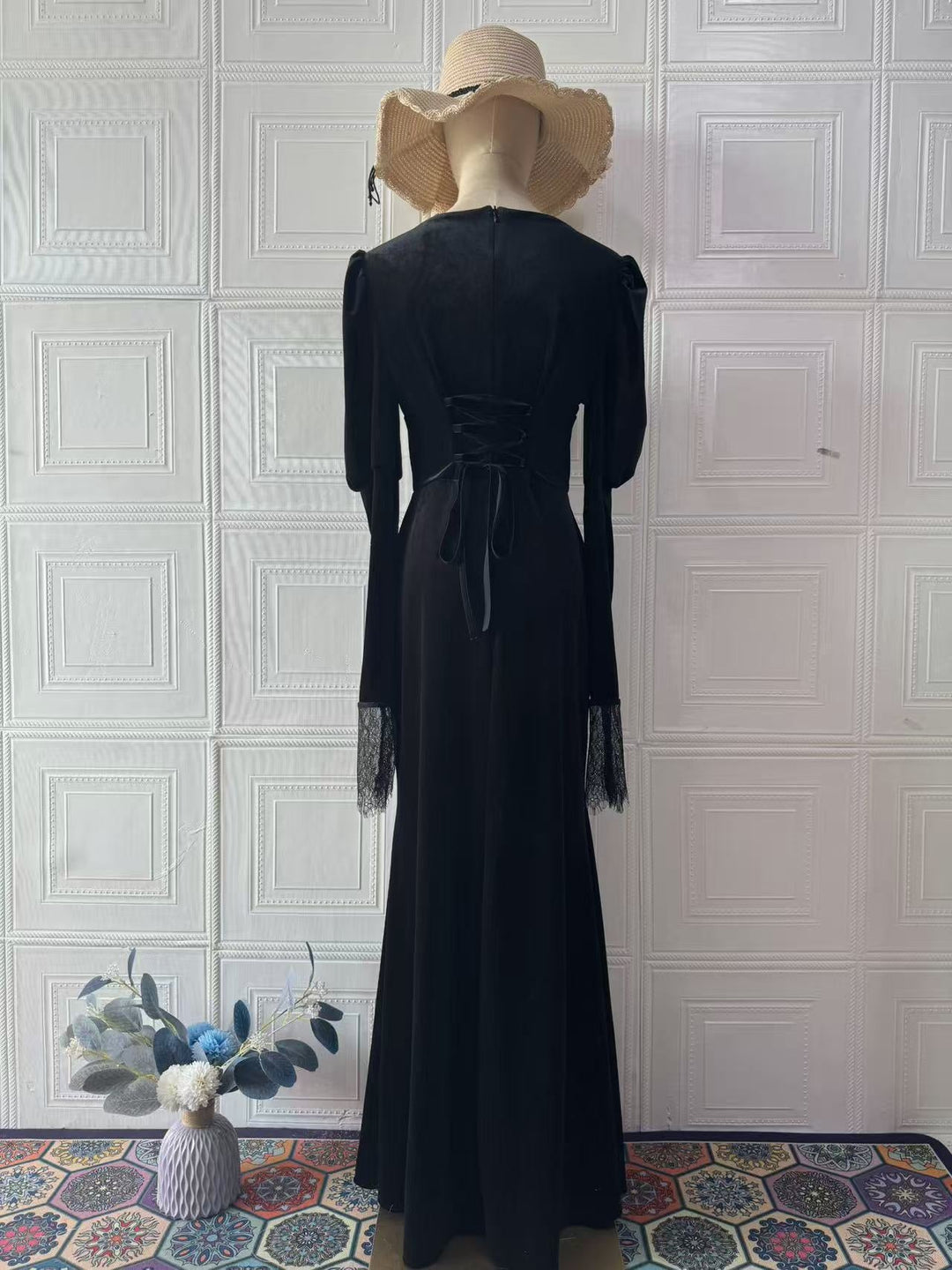 Maxi Velvet Dress with Lace Decoration - ILIN