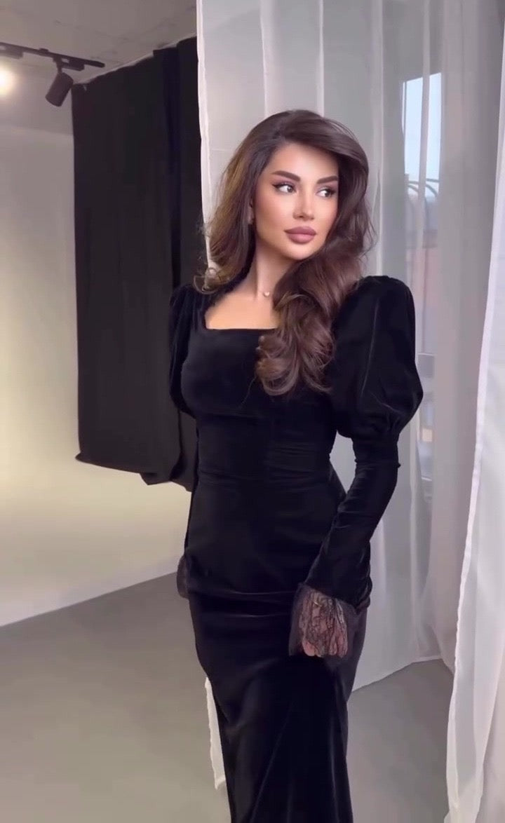 Maxi Velvet Dress with Lace Decoration - ILIN