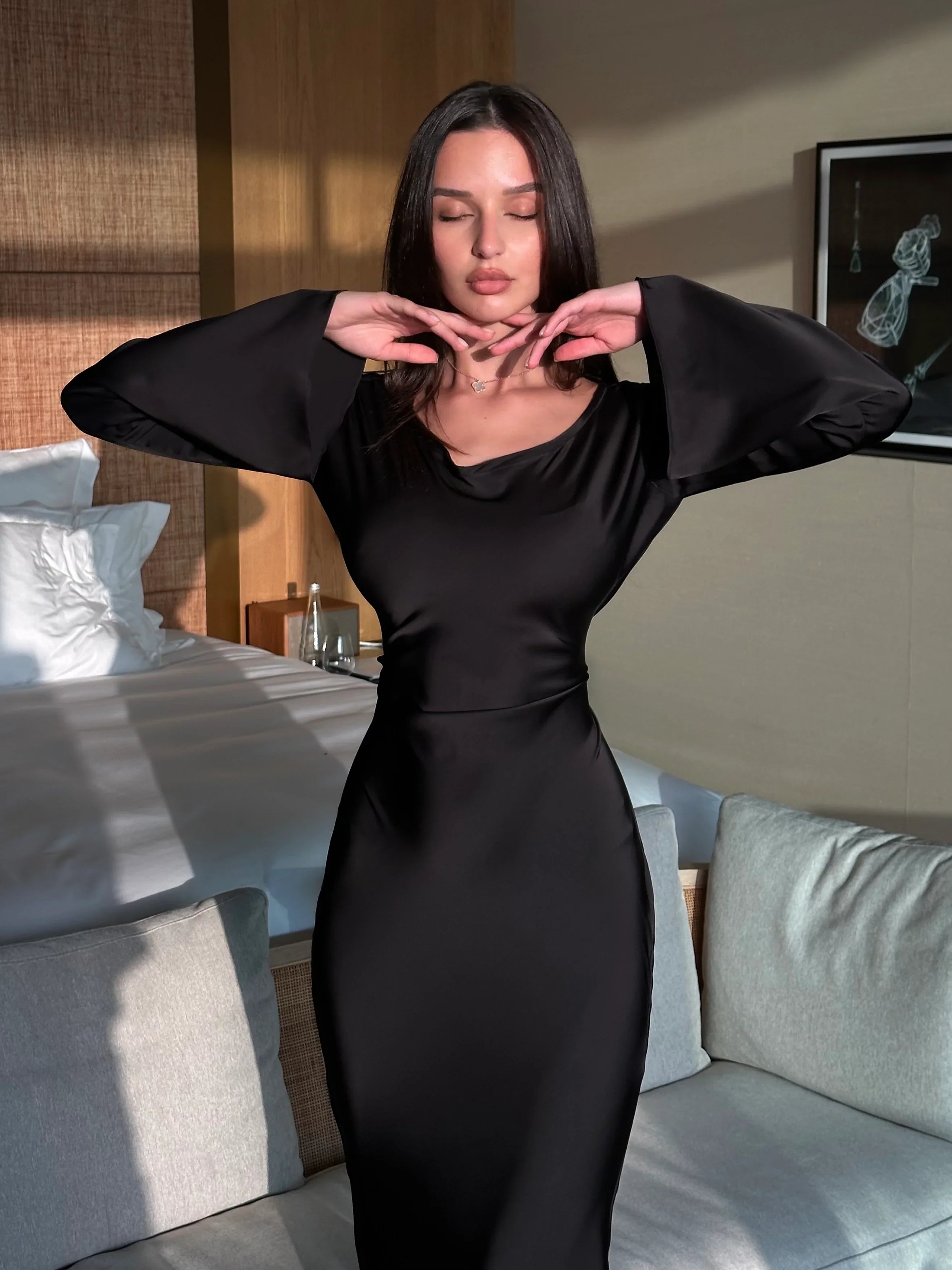 שמלת מקסי סאטן קשירה בגב להצמדה במותן - אודל