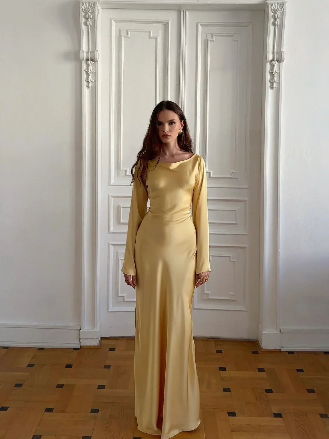 שמלת מקסי סאטן קשירה בגב להצמדה במותן - אודל