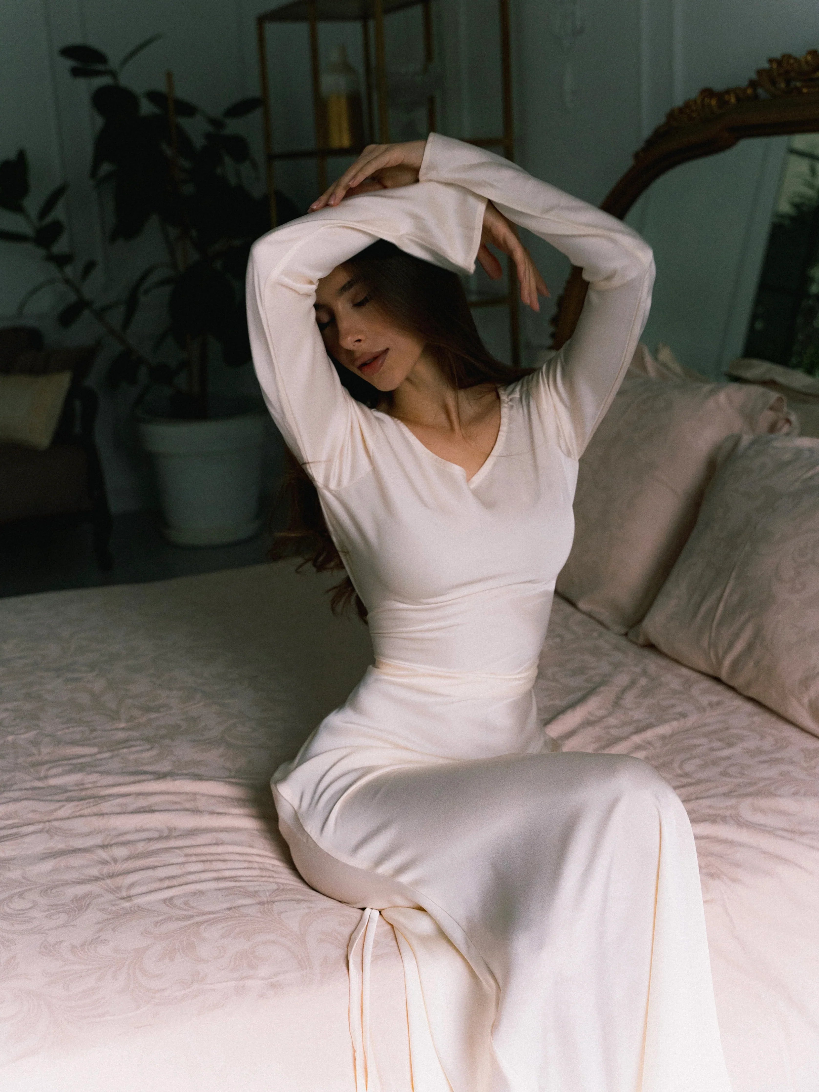 שמלת מקסי סאטן קשירה בגב להצמדה במותן - אודל