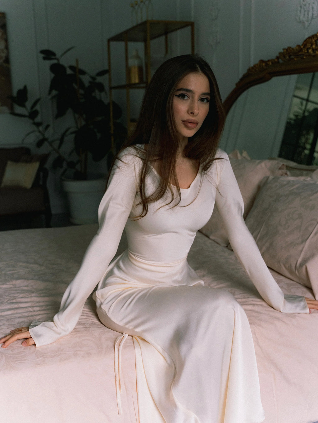 שמלת מקסי סאטן קשירה בגב להצמדה במותן - אודל