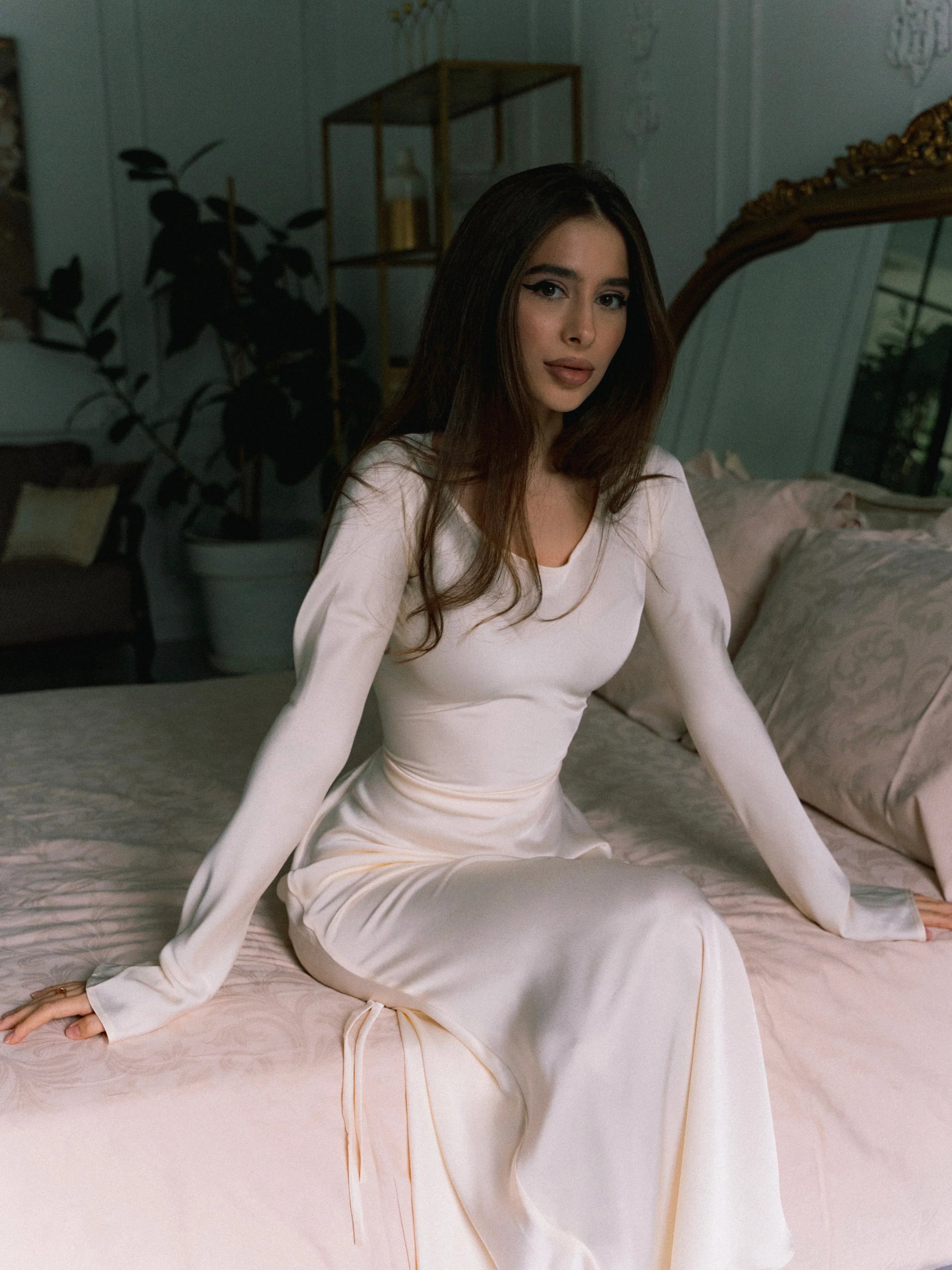 שמלת מקסי סאטן קשירה בגב להצמדה במותן - אודל