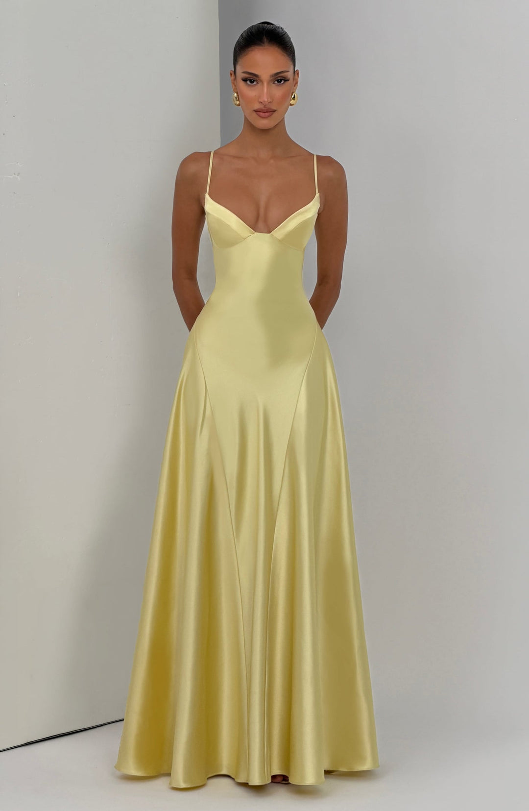 Satin maxi dress with back ties for a fitted waist – HILAY