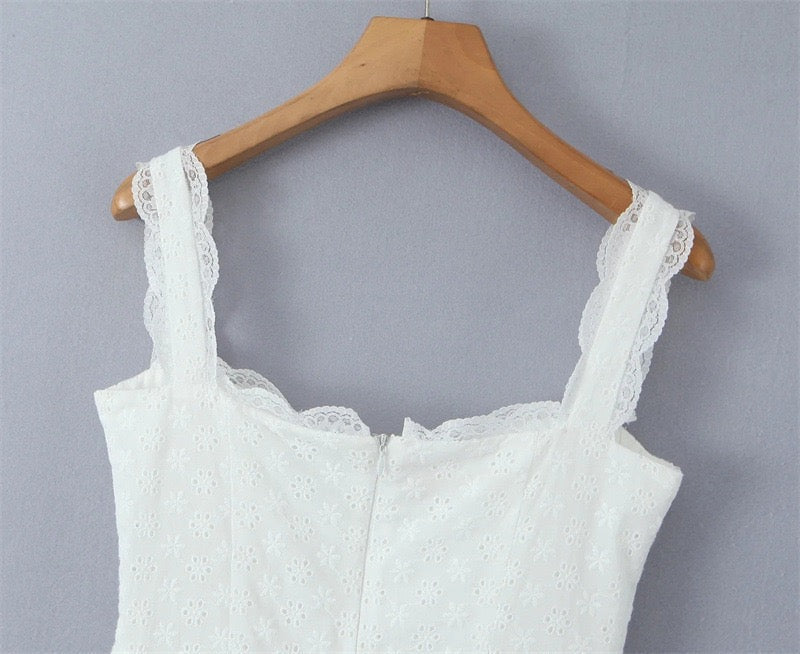 A-line country-style mini dress with floral embroidery – Amy