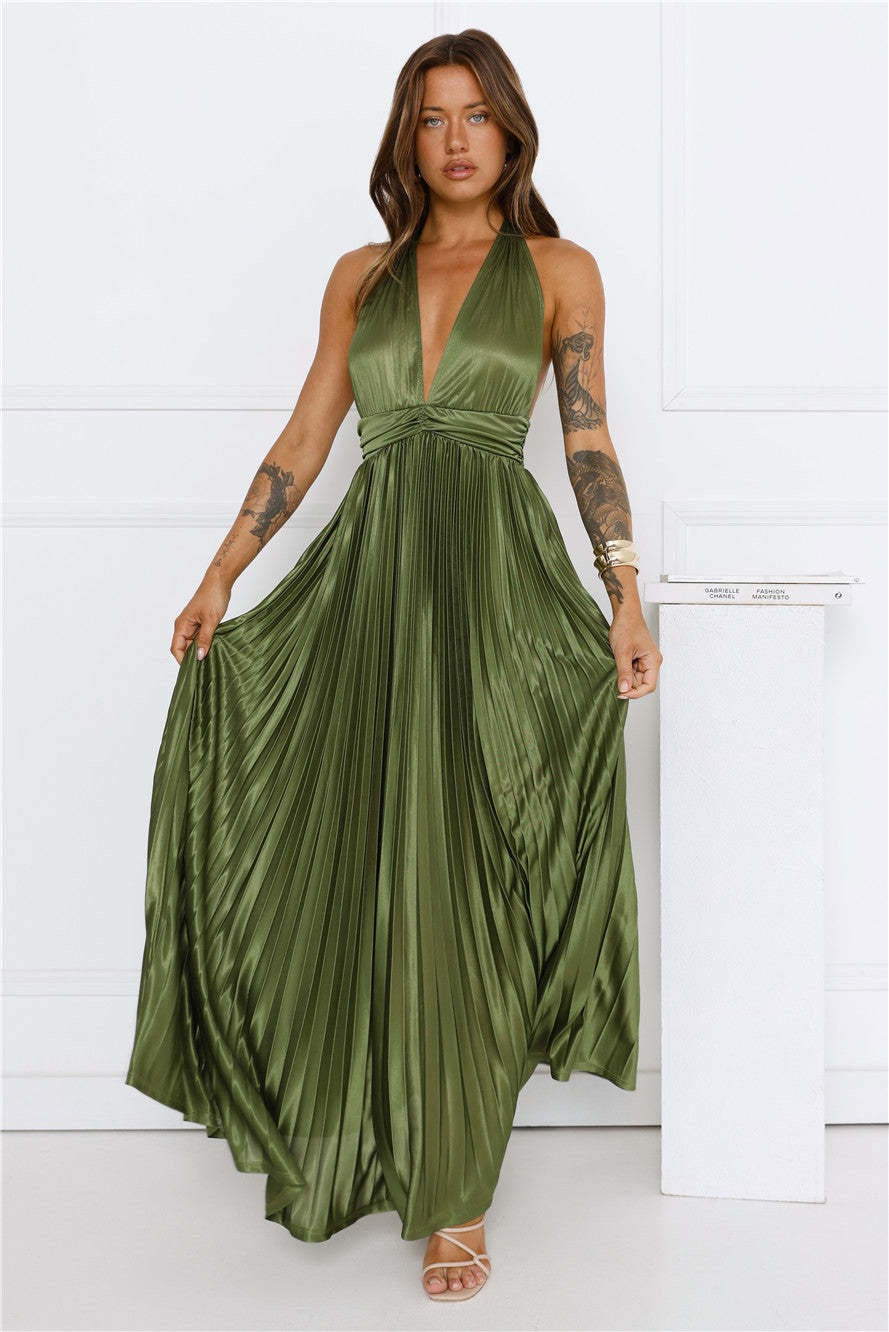 Satin maxi dress with pleats and open back - Leila