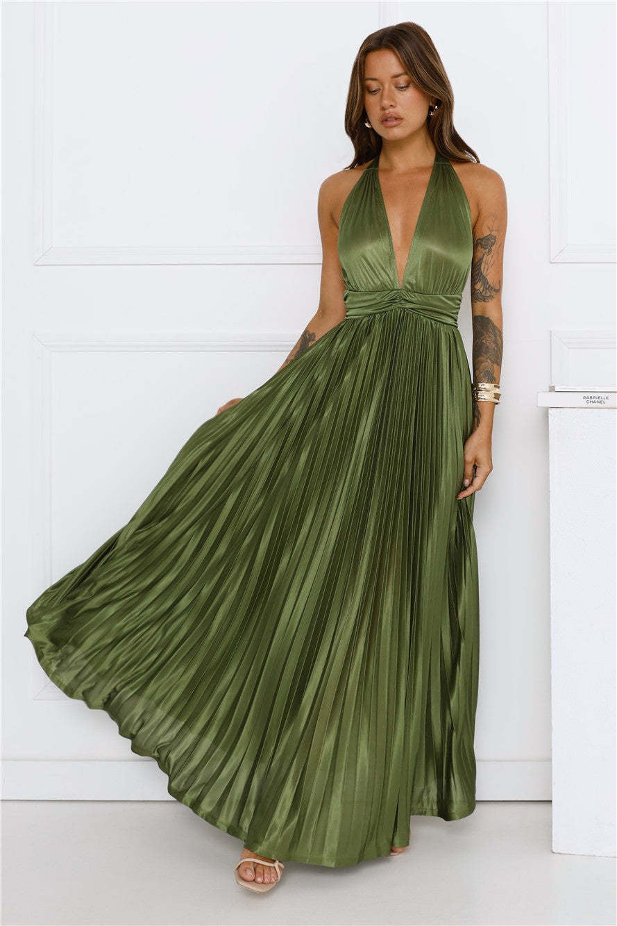 Satin maxi dress with pleats and open back - Leila