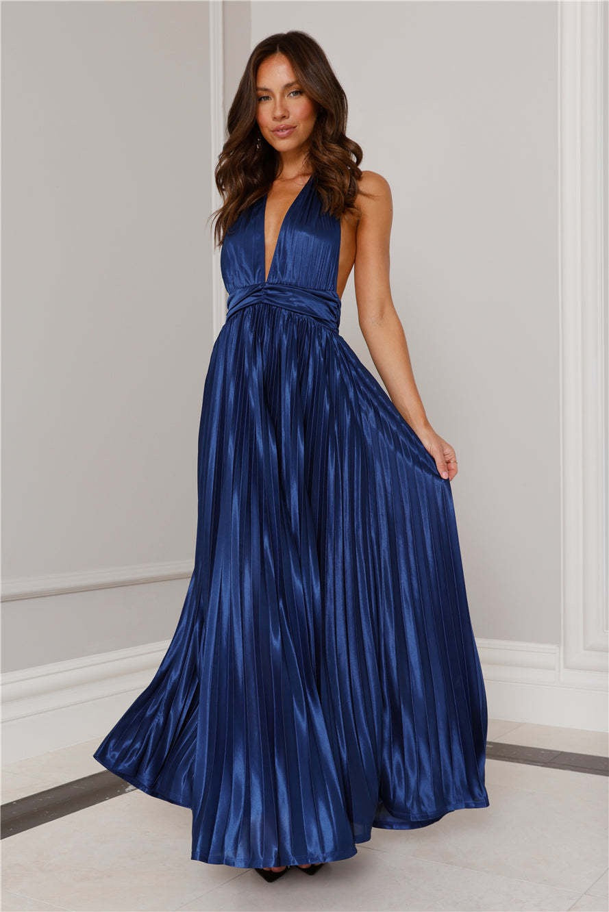 Satin maxi dress with pleats and open back - Leila