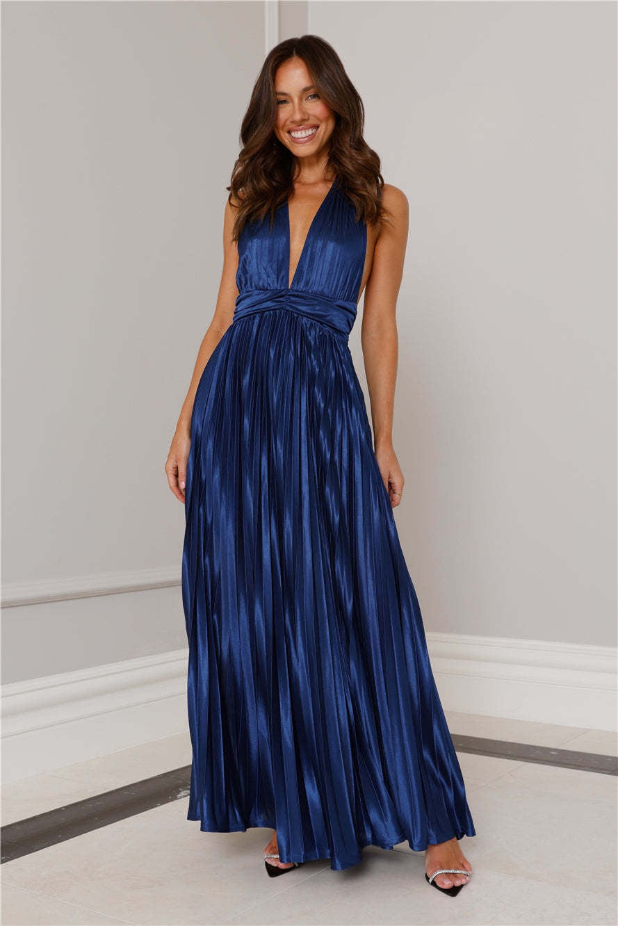 Satin maxi dress with pleats and open back - Leila