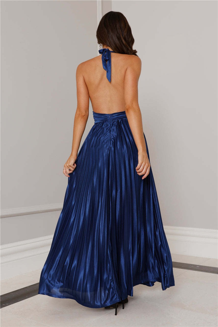 Satin maxi dress with pleats and open back - Leila