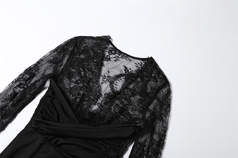 Maxi dress in a shapely fabric with a lace design - Iron