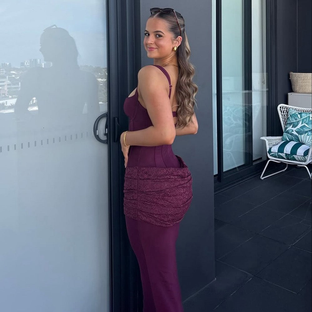 Tight maxi dress in shape-hugging fabric with lace pleats design - BAR