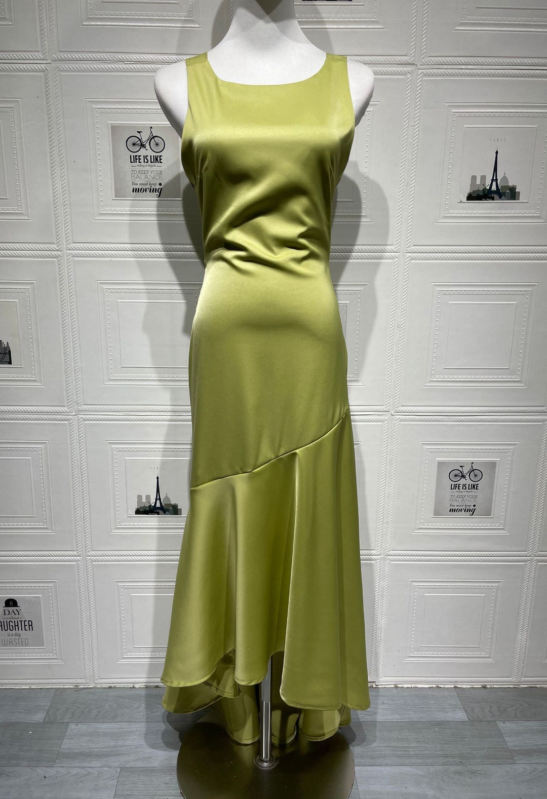 Satin maxi dress with back ties and an open back – Tohar