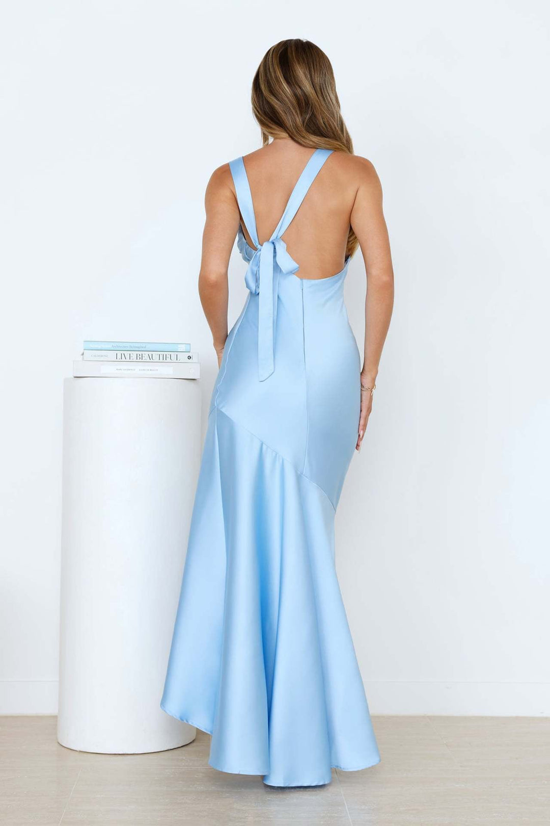 Satin maxi dress with back ties and an open back – Tohar
