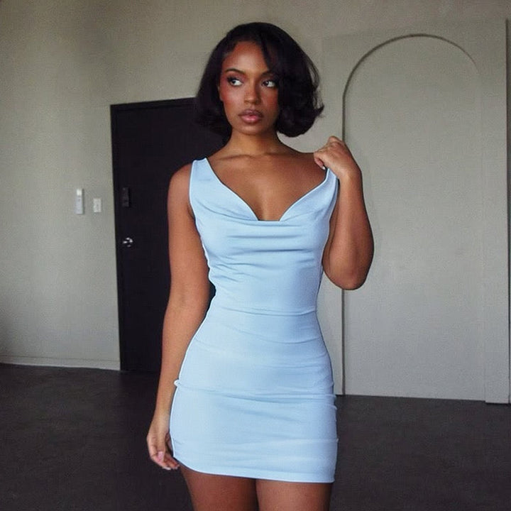 שמלת מיני בעיצוב קיפולים גב פתוח בעיטור שרשרת אבנים - SIA