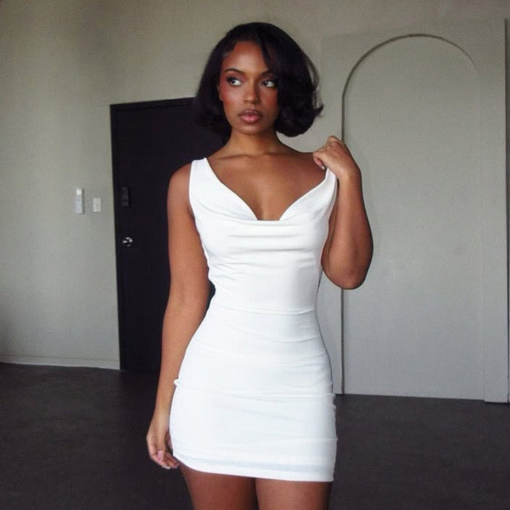 שמלת מיני בעיצוב קיפולים גב פתוח בעיטור שרשרת אבנים - SIA