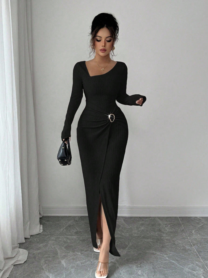 Pleated maxi dress with slit and buckle design - Prudy