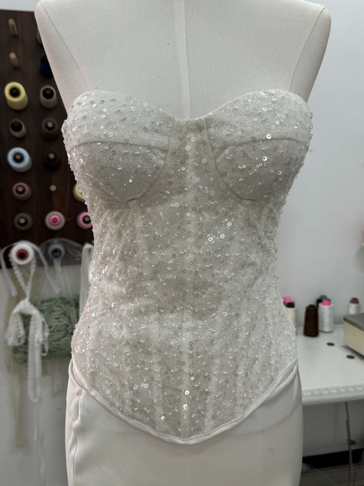 Two-piece set featuring a satin skirt and sequin corset top - Anora