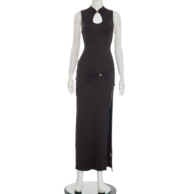 MOLLY maxi dress with a slit and buckle design