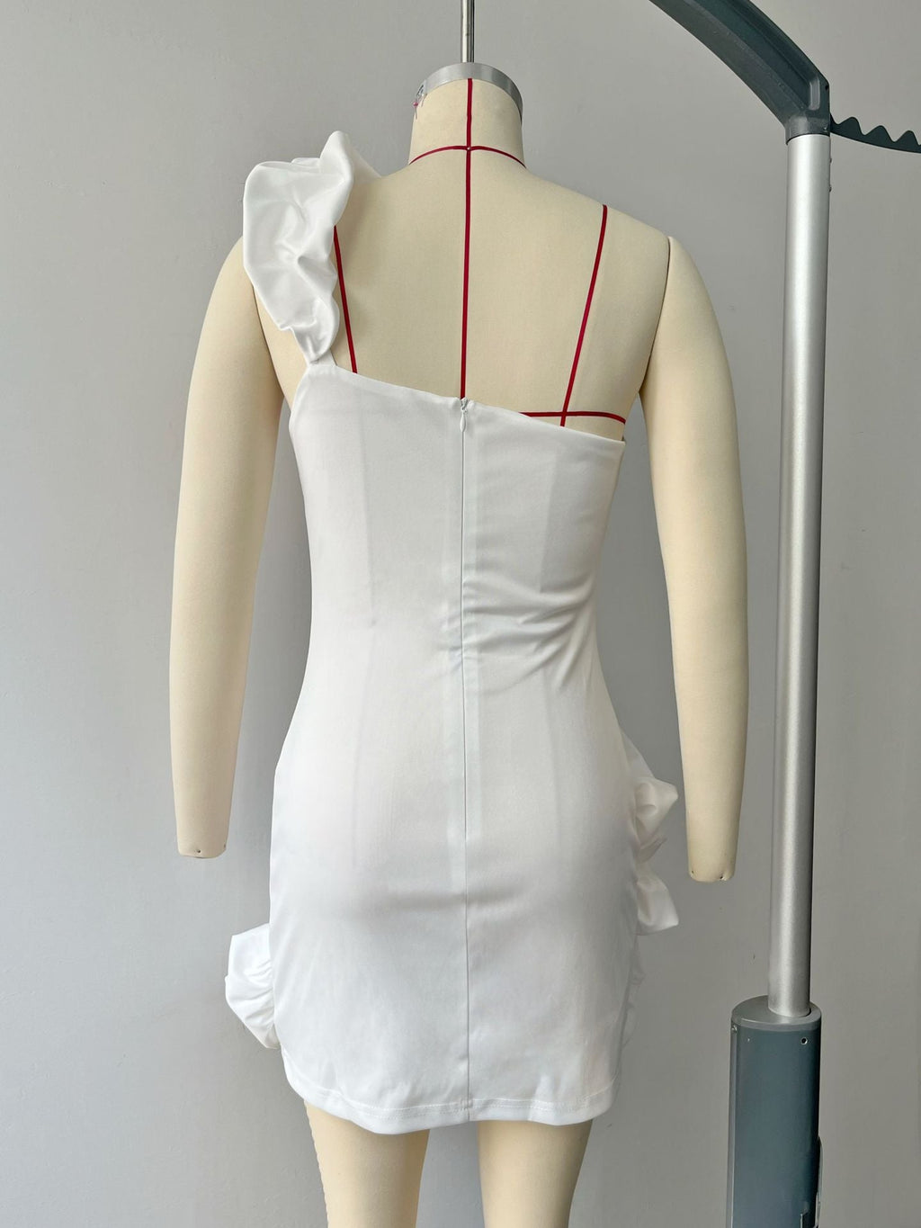 שמלת מיני בעיטור קיפולים בעיצוב כתפייה אחת - FLORINA