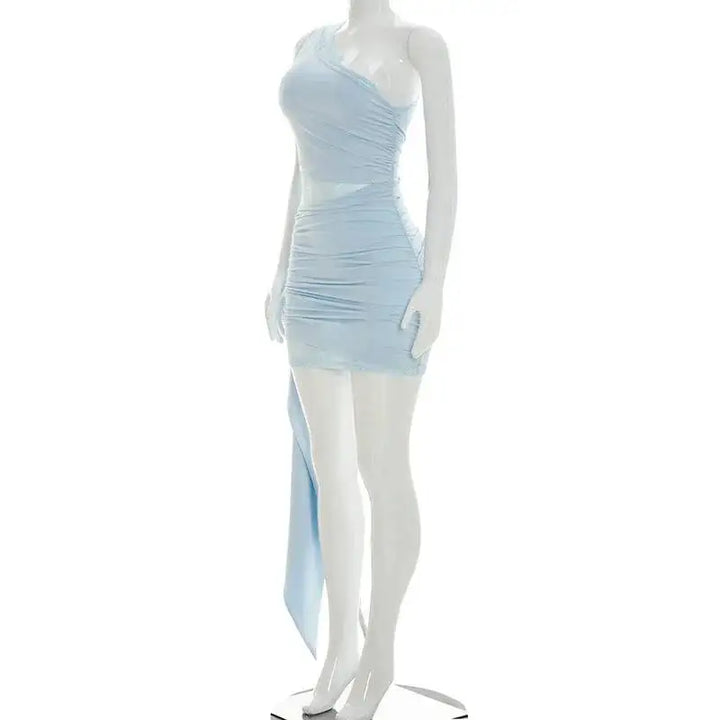One-shoulder mini dress with lace and a train - Nani