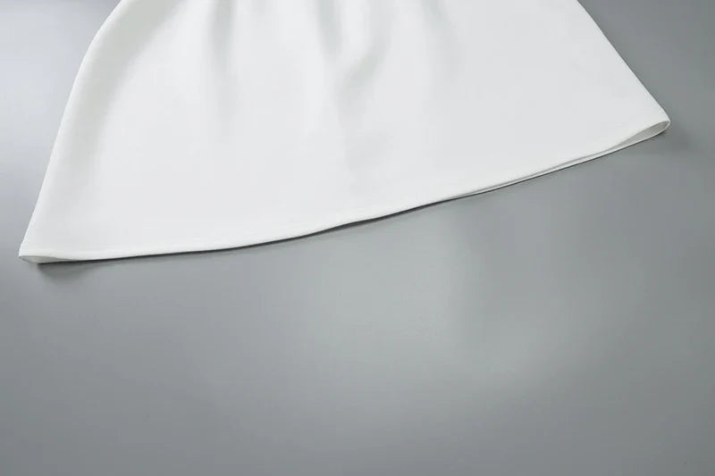 שמלת מיני סאטן כתפיים חשופות שרוולי תחרה - AMALIA