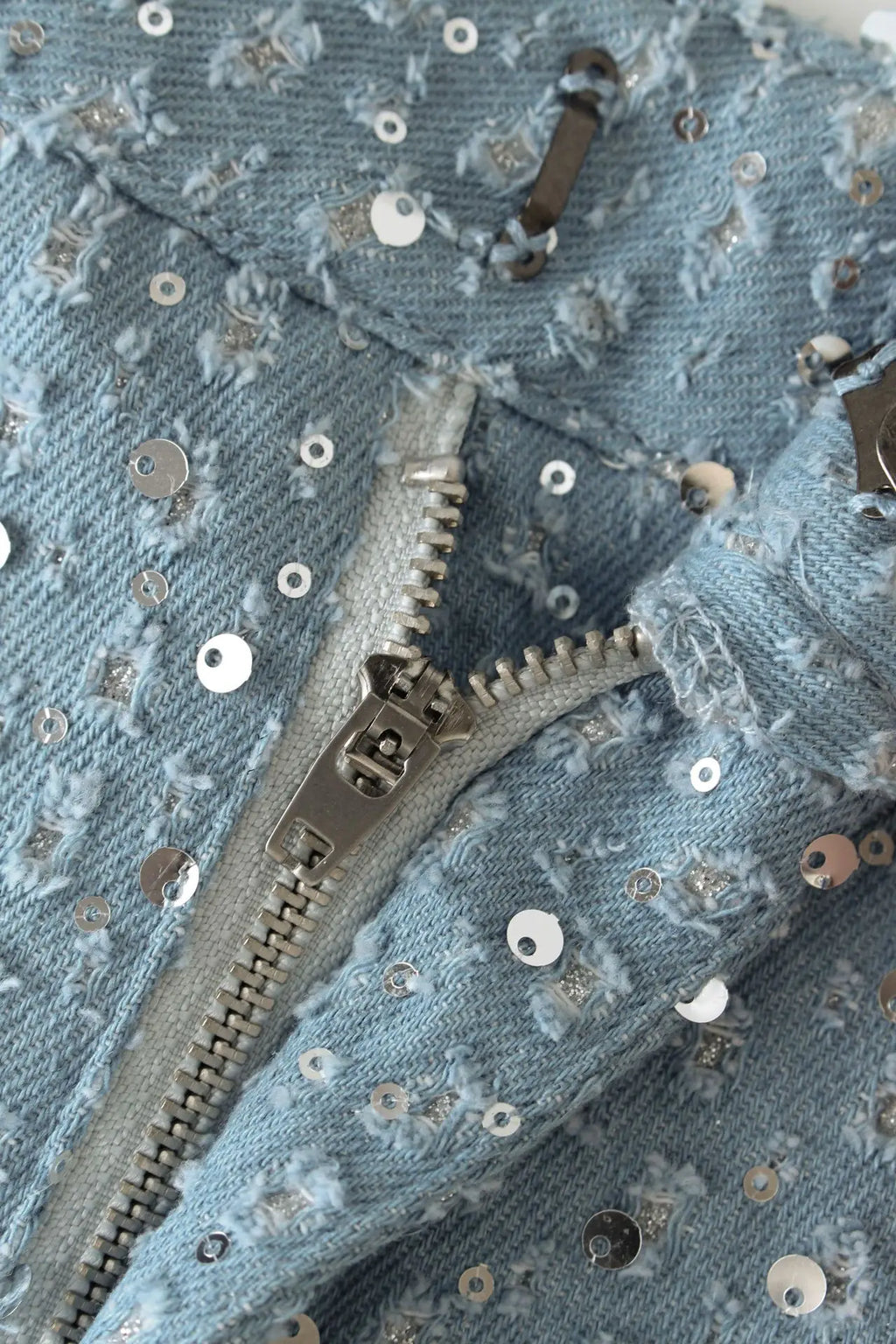 חליפת דנים 2 חלקים מנצנצת בעיטור פייטים טופ סטרפלס וחצאית מיני / מכנסיים גזרה נמוכה - ג'יי