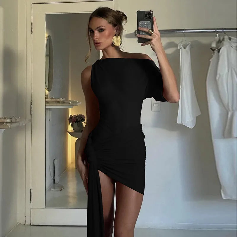 שמלת מיני בעיצוב אסימטרי בעיטור שובל - נינה