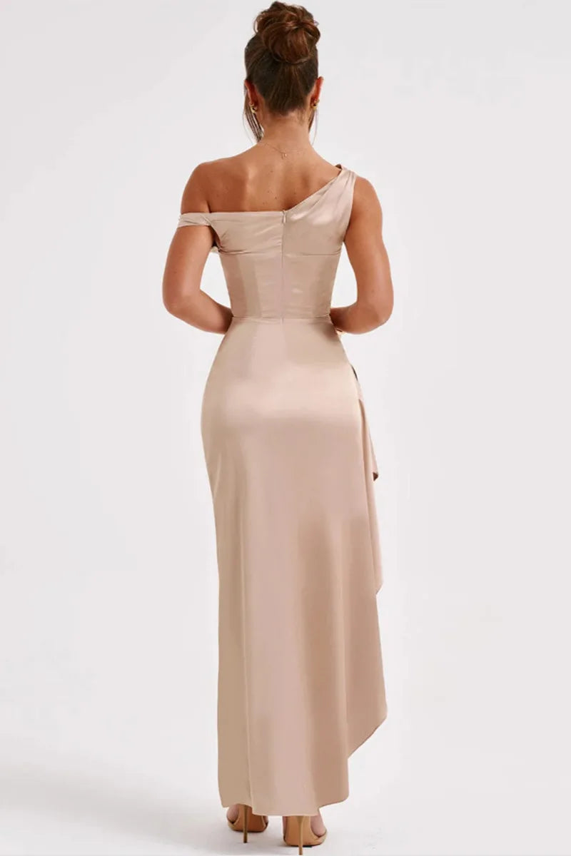 שמלת מקסי סאטן בעיצוב שסע וכתף חשופה - אמיליאנה