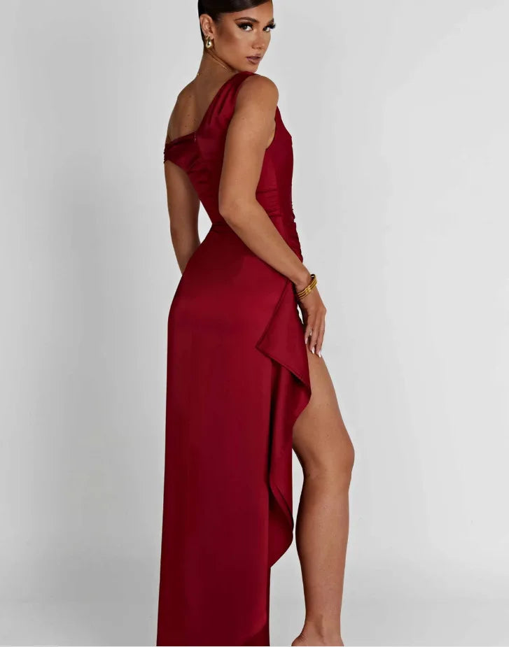 שמלת מקסי סאטן בעיצוב שסע וכתף חשופה - אמיליאנה