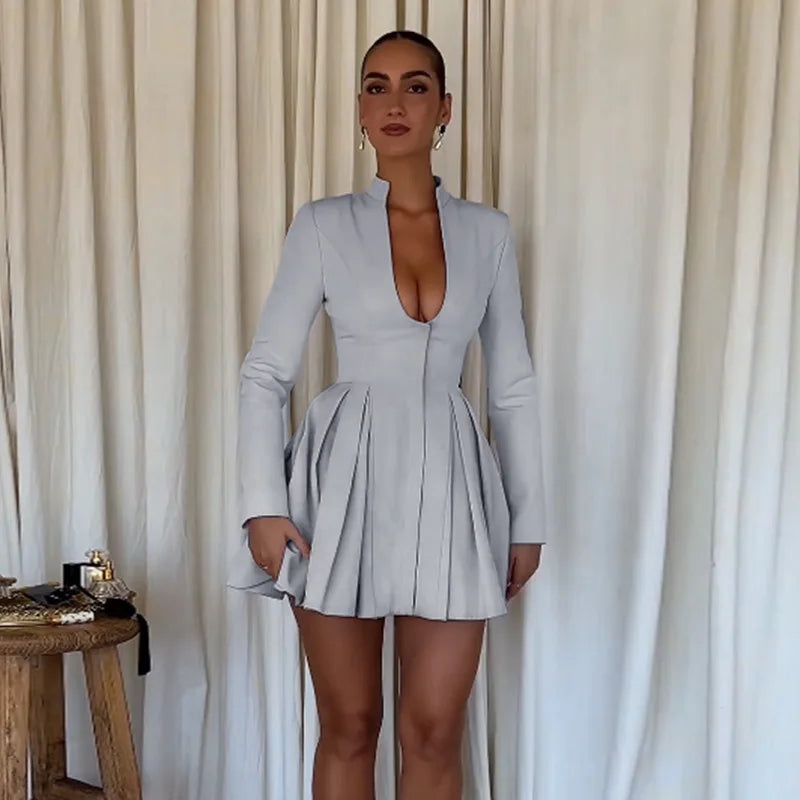 שמלת מיני מחויטת בגזרת A בעיצוב מחשוף - נעמי