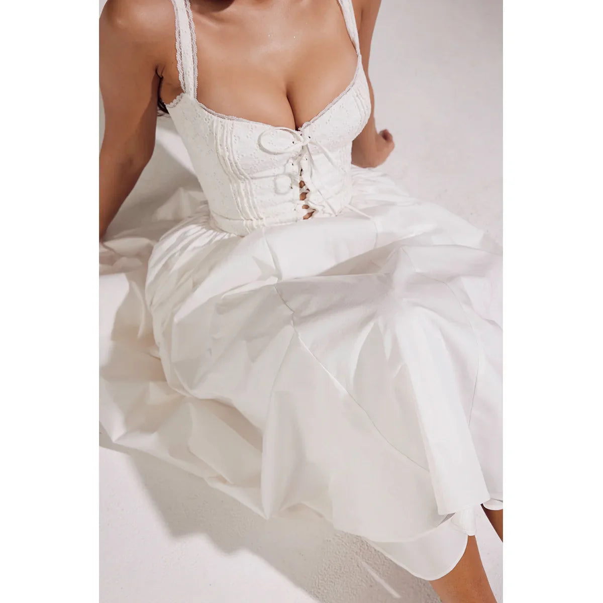 שמלת מידי סטייל כפרי בגזרת A בעיצוב קשירה - SUNRISE