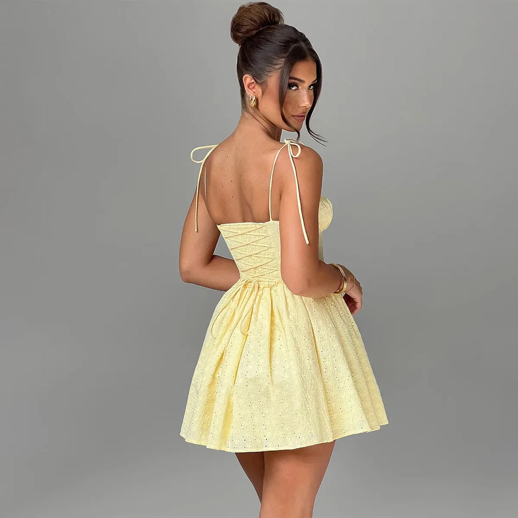 שמלת מיני בגזרת A בעיטור רקמה קשירה בכתפיות - GAYA