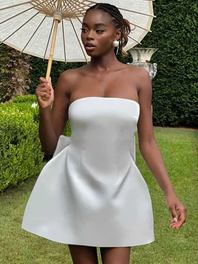 שמלת מיני סאטן בגזרת A בעיטור פפיון קשירה בגב להצמדה במותן - ליליה