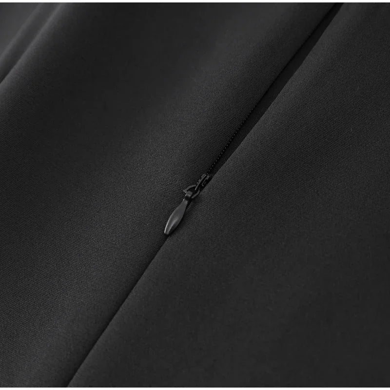 שמלת מיני מחויטת בגזרת שעון חול בעיטור כיסים - נילס