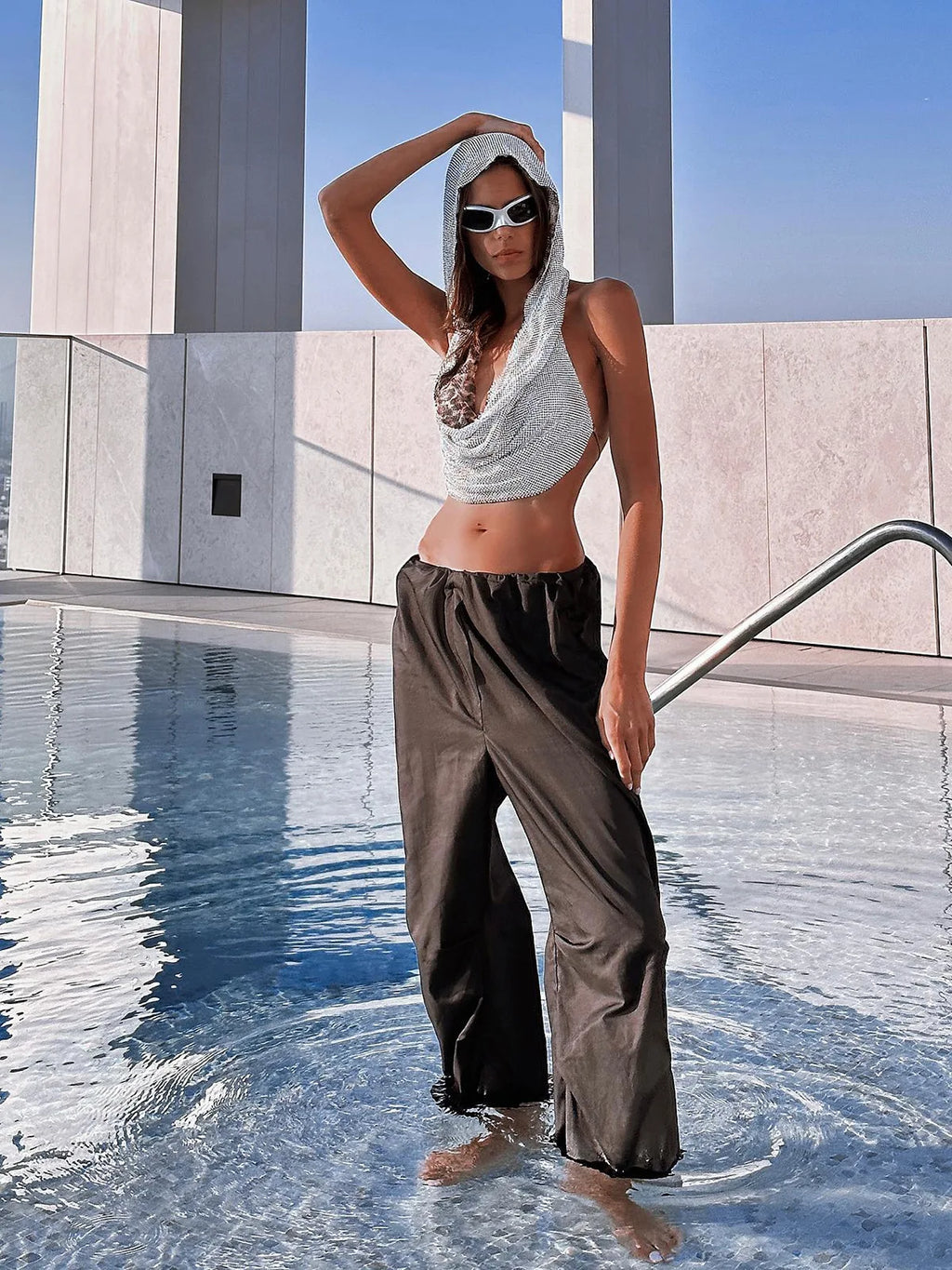 טופ זרקונים מנצנץ בעיצוב כובע גב פתוח - Willow