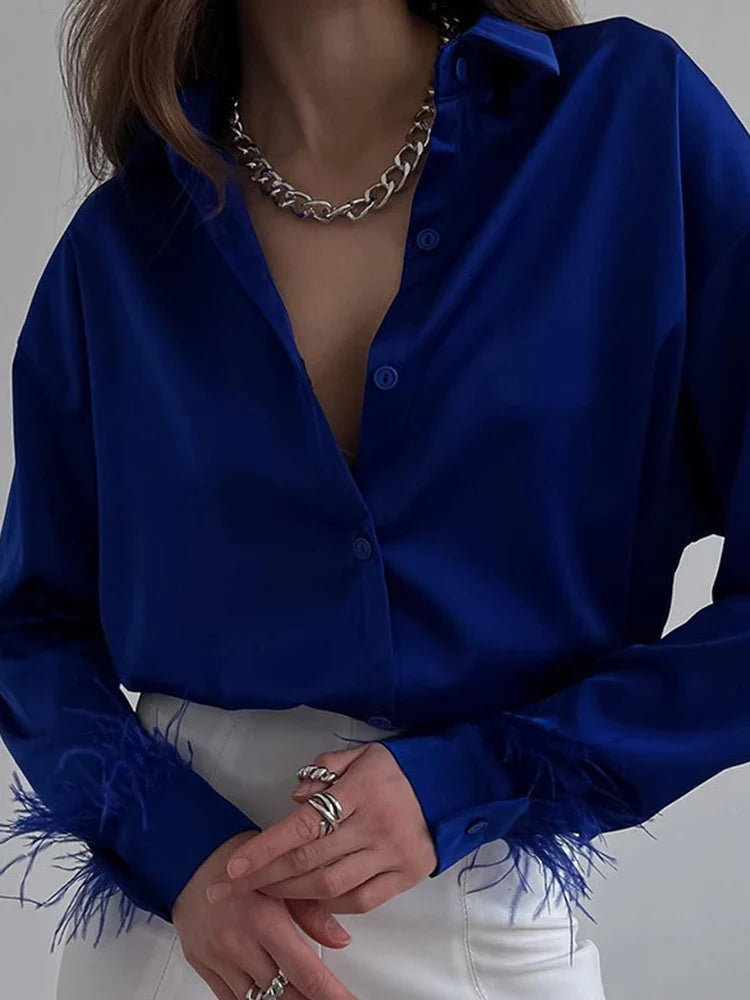 חולצת סאטן בקישוט נוצות - מל