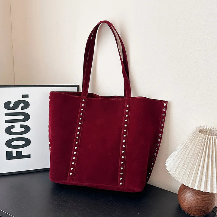 Suede bag with classic design