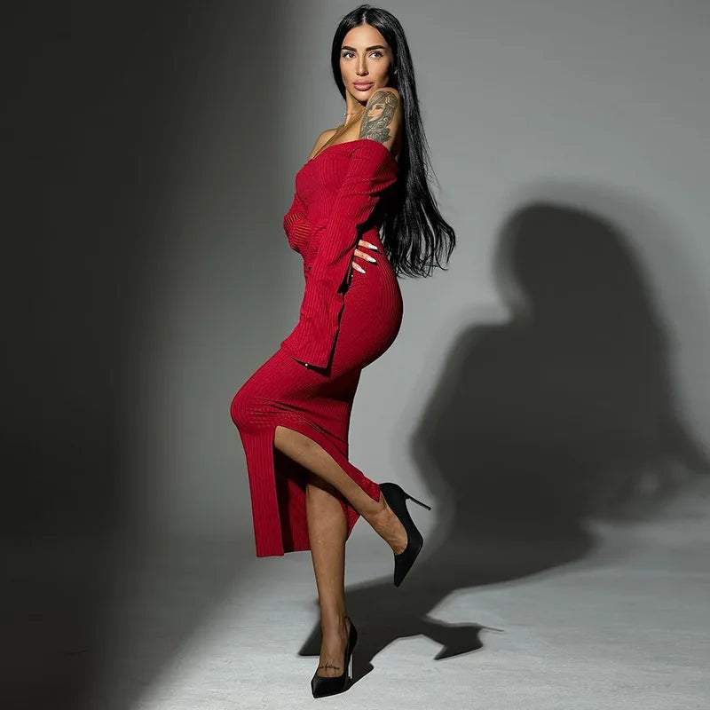 שמלת מקסי סרוגה כתפיים חשופות שרוולי פעמון בעיטור שסע קטן - ניב